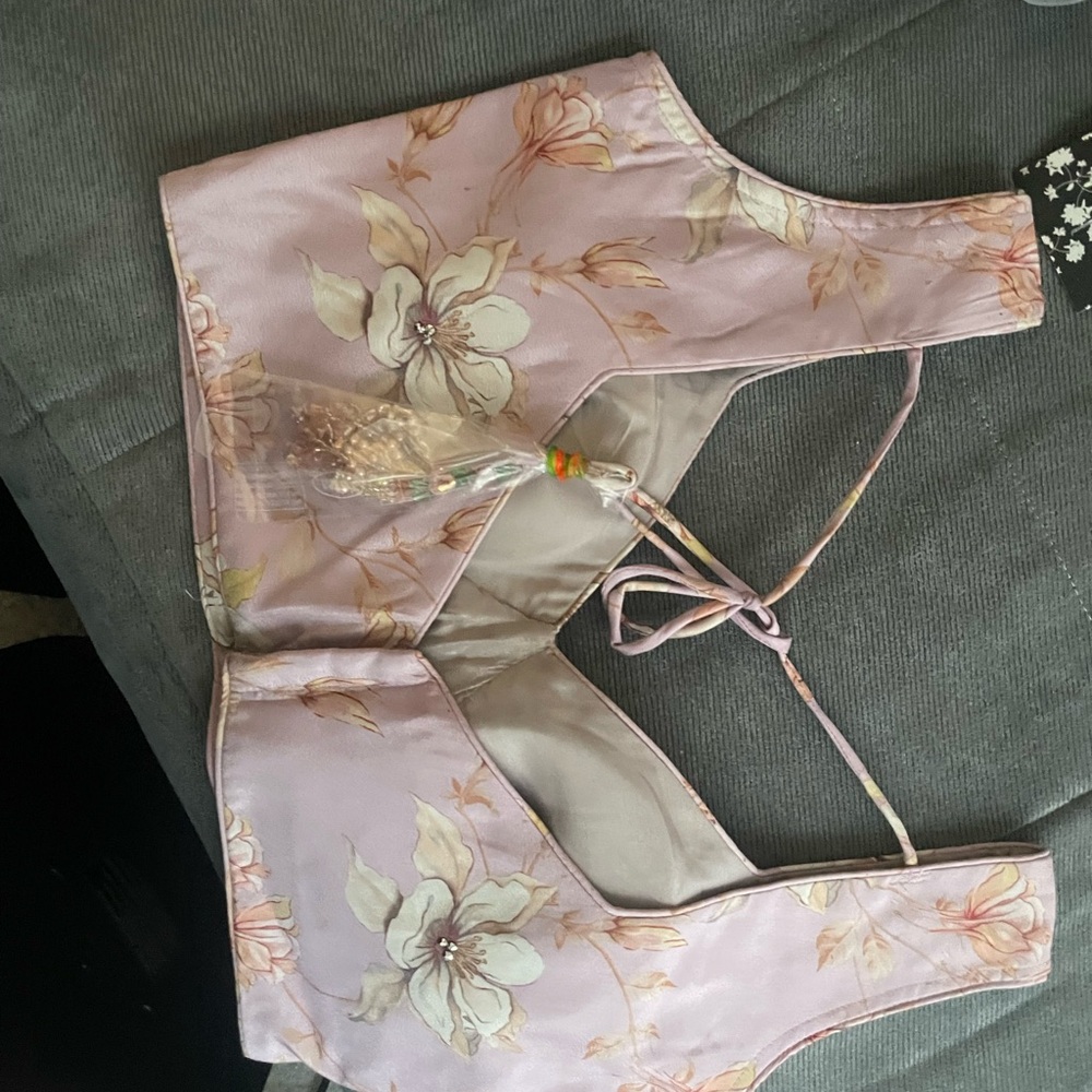 Elegant Floral Lavender Lashkaraa Lengha - Picture 8 of 13